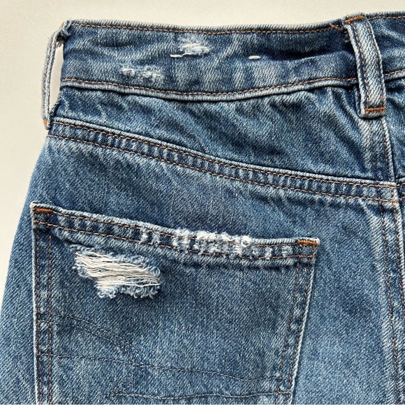 American Eagle Distressed High Waisted Mom Shorts Size 2 - Picture 6 of 13